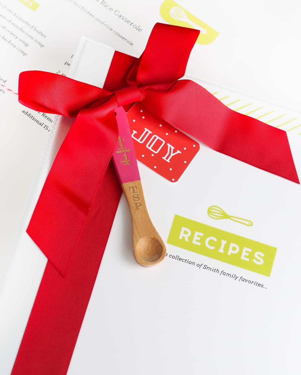 Organize your favorite recipes into a DIY recipe book with these fun and free printable recipe binder kit templates! Perfect for gifting to friends or family or just as a way to organize your favorite family recipes.  