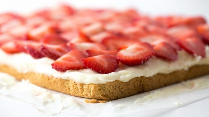 edges of sugar cookie bars
