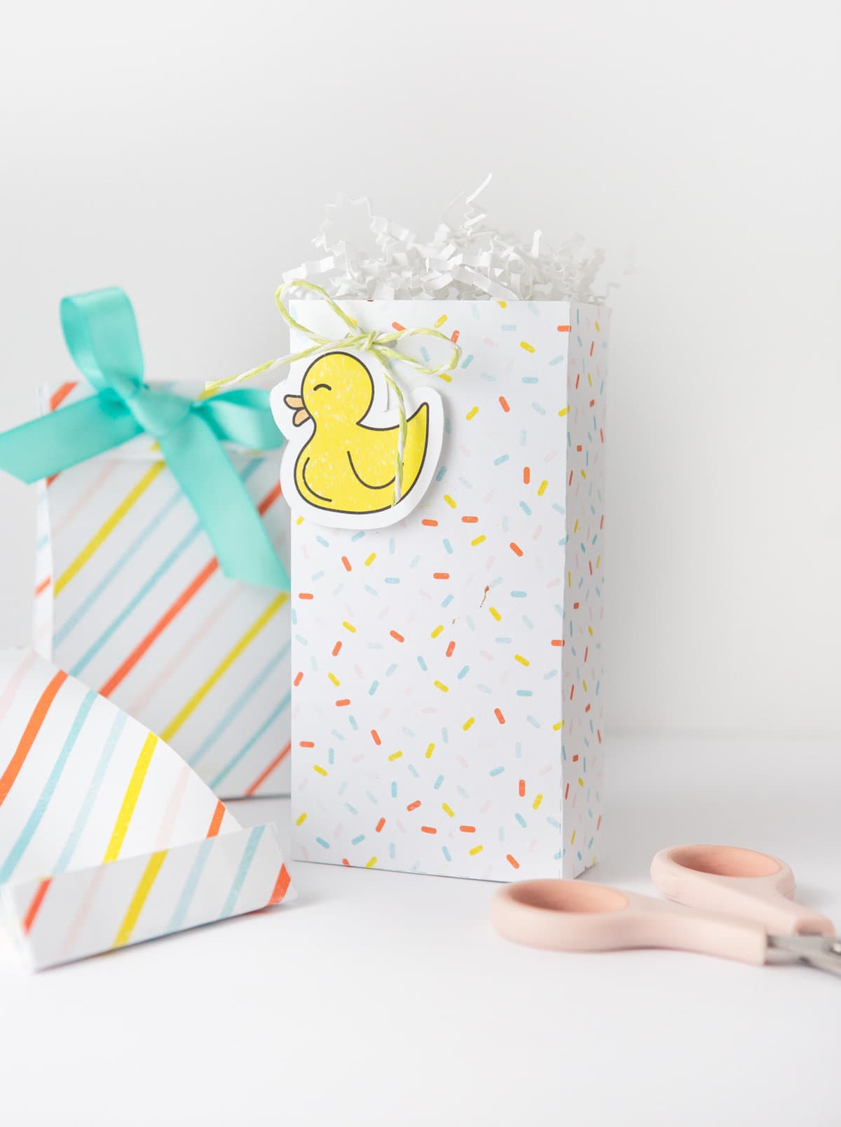 Sprinkle pattern baby shower favor bag with rubber duck tag