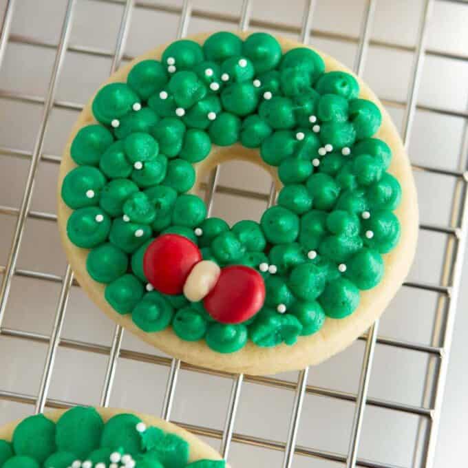 Easy Wreath Sugar Cookies - Design Eat Repeat