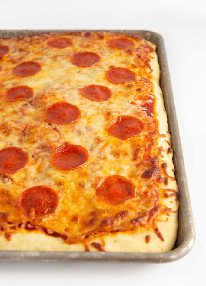 https://www.designeatrepeat.com/wp-content/uploads/2022/01/fluffy-sheet-pan-pizza-7-680x944.jpg