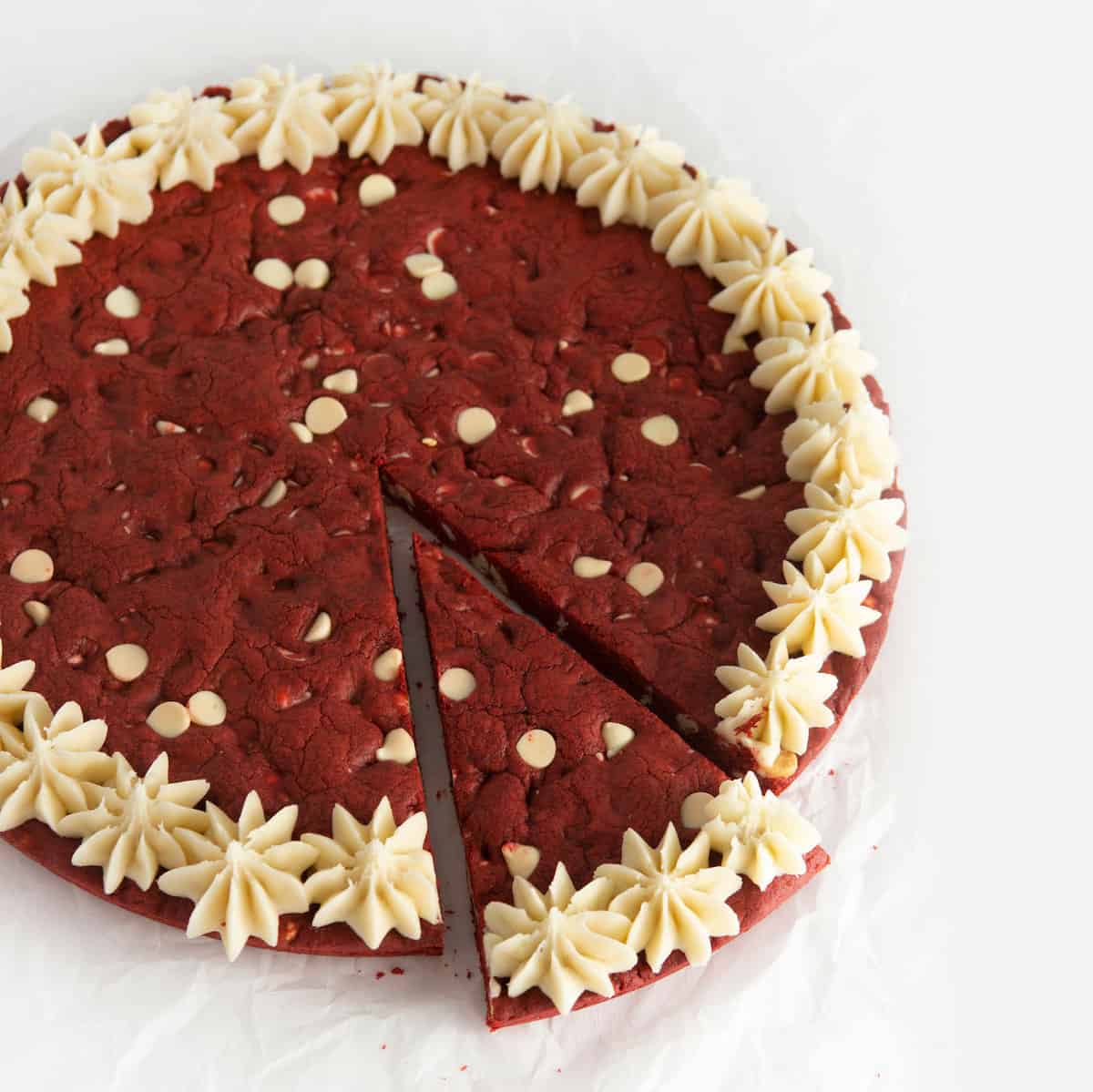 https://www.designeatrepeat.com/wp-content/uploads/2022/02/red-velvet-cookie-cake-featured-1.jpg