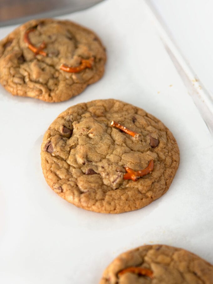 Giant Chocolate Chip Cookies (Panera Bread Copycat) - Alyona's Cooking