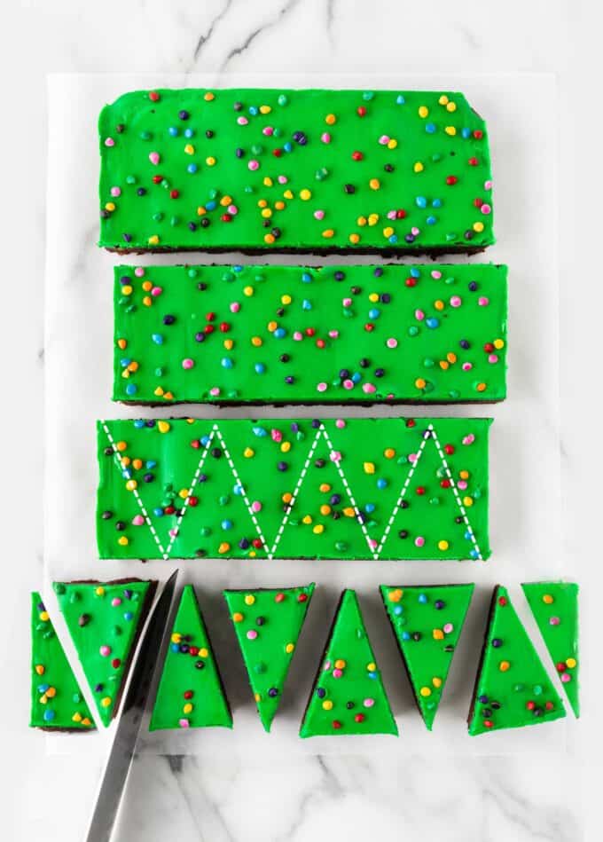 how to cut christmas tree brownies