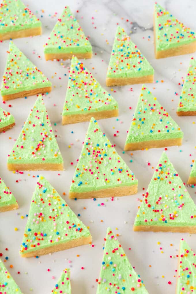 triangle christmas trees out of 9x13 pan of sugar cookie bars