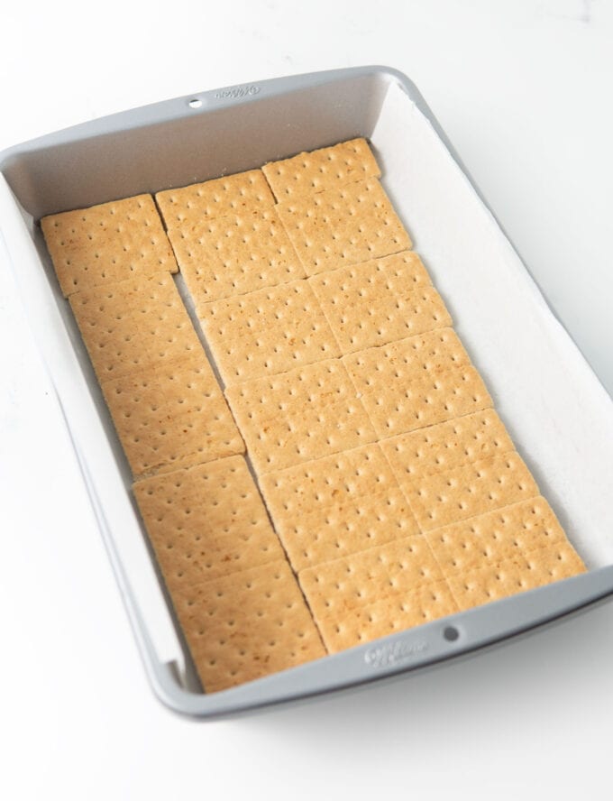 9x13 pan lined with graham crackers