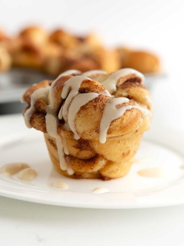 cinnamon roll muffin with icing