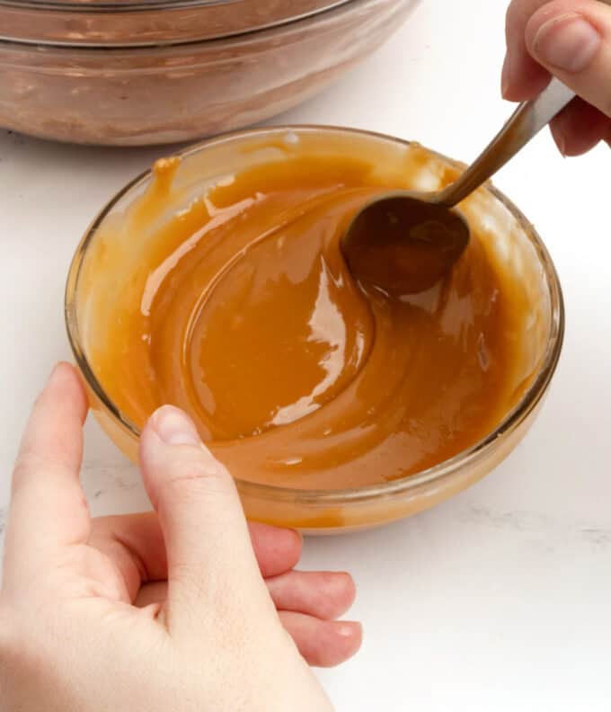 bowl of melted kraft caramels