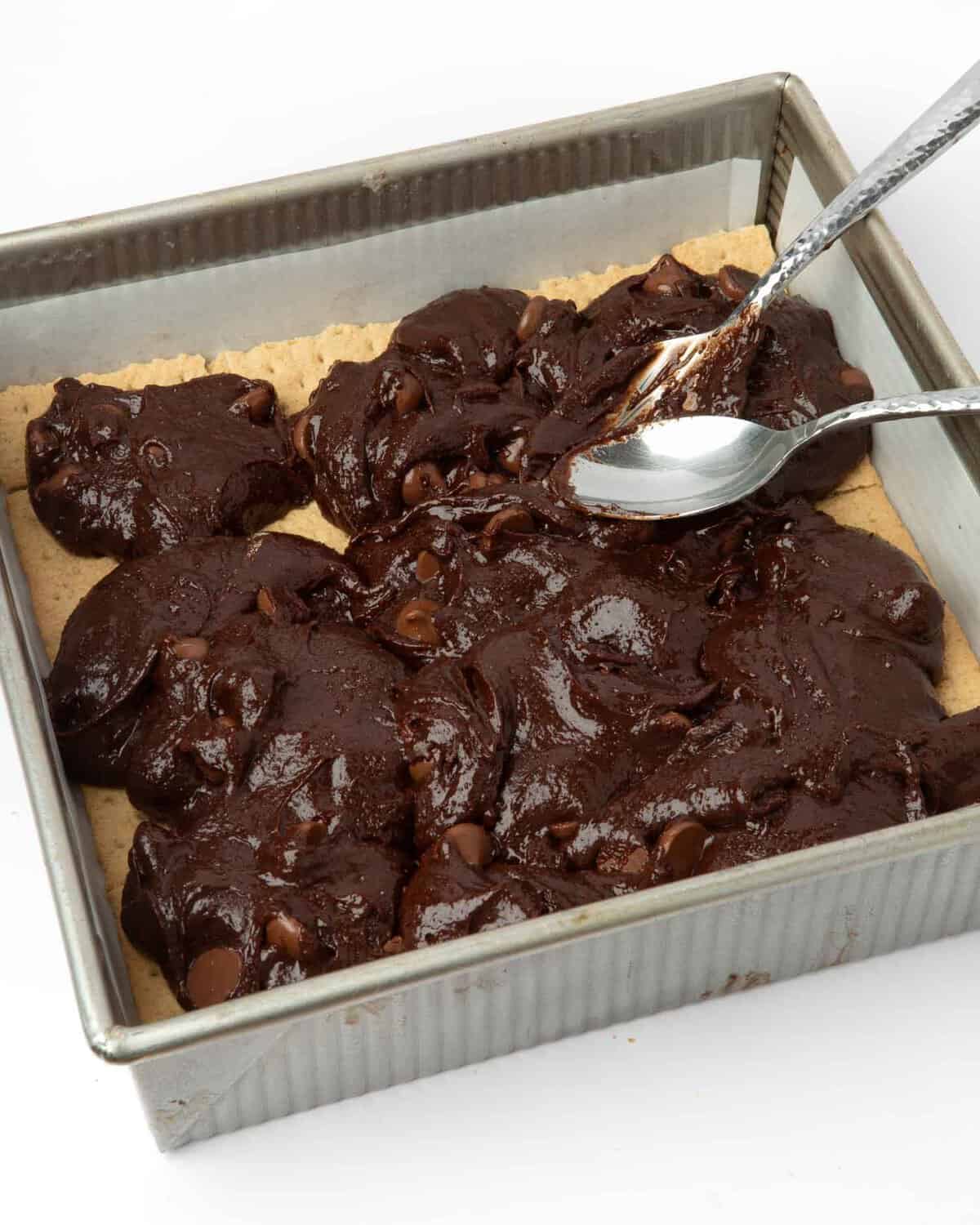 spread brownie batter over graham crackers