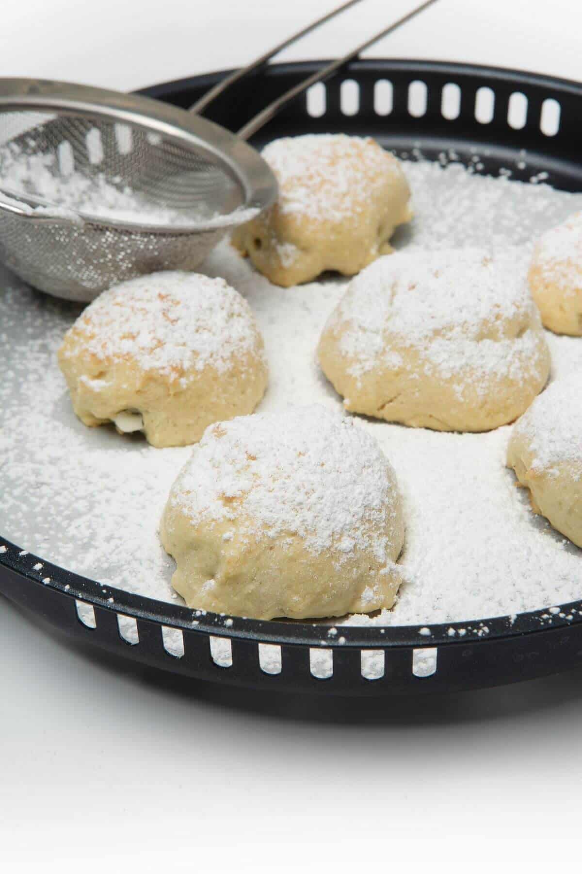 air fried oreos sprinkled iwth powdered sugar