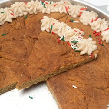 Upclose of slice of snickerdoodle cookie cake.