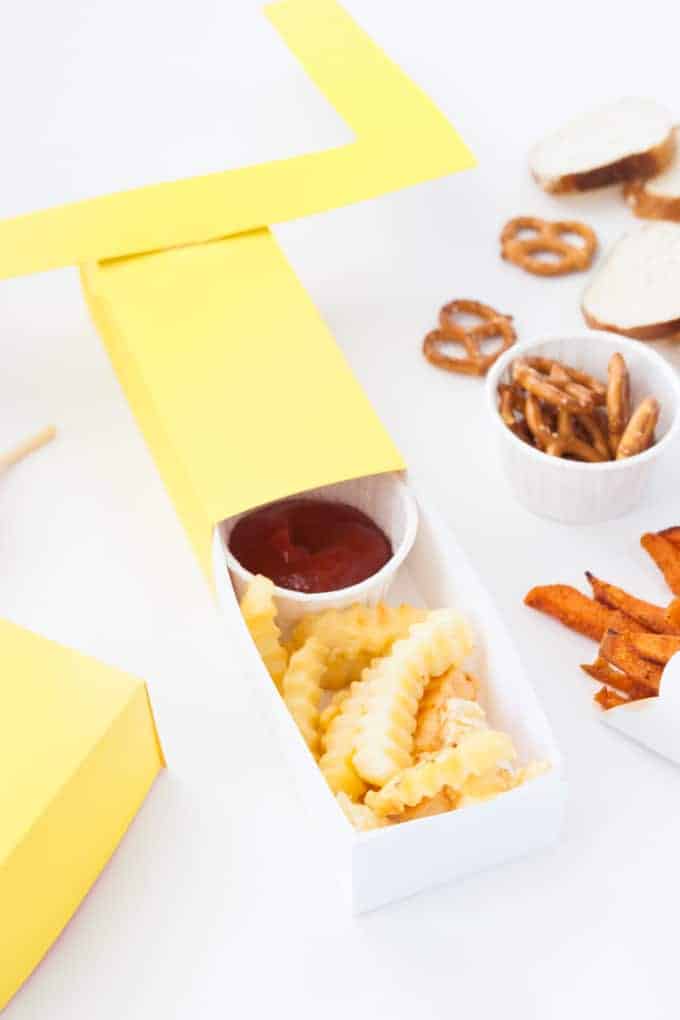 Have leftovers from your football party? Send them home with your guests in these cute field goal boxes!