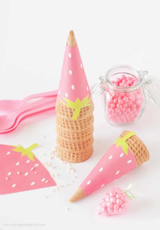 Free Printable Strawberry Icecream Cone Wrappers. Perfect for summer or fruit-themed parties!