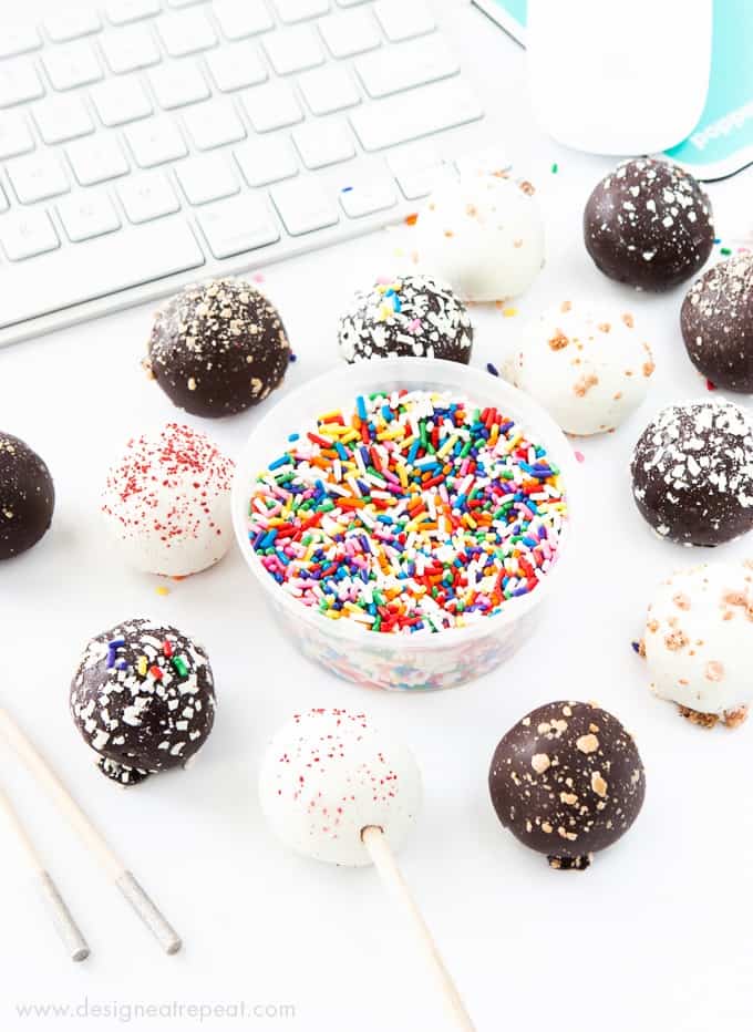 Learn new baking skills without having to leave your couch! This is a fun list of online baking classes (ahem...donuts, cake pops!) by food & baking blogger Melissa at Design Eat Repeat!