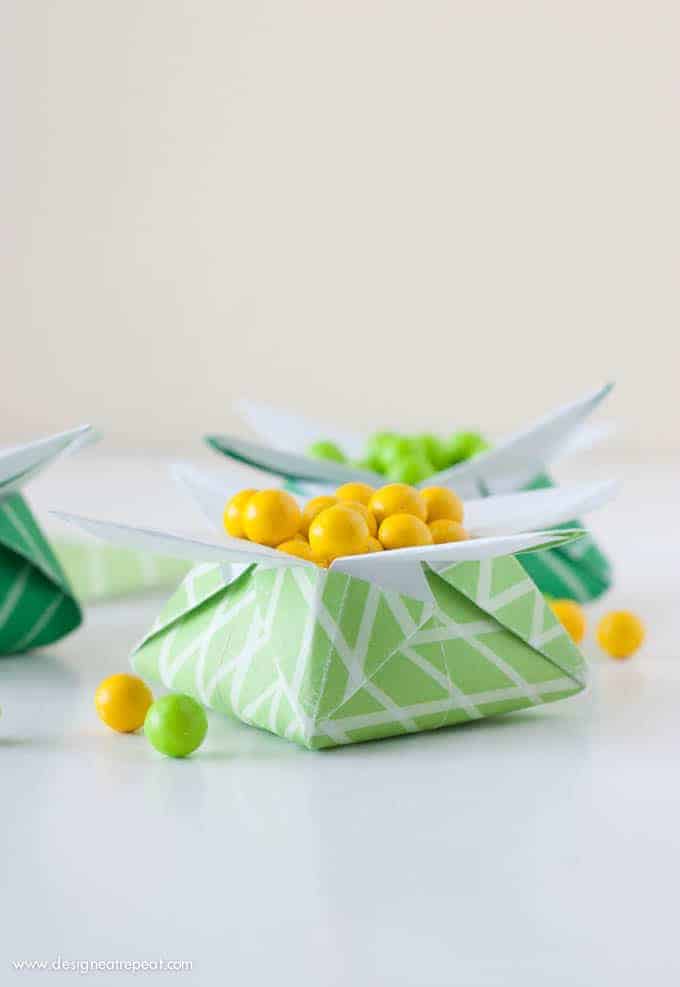 Looking for a quick St. Patrick's Day craft? Print off this FREE paper & follow the tutorial to make a origami "Pot of Gold" box. Fill with candy for a fast & fun project you can make at home!