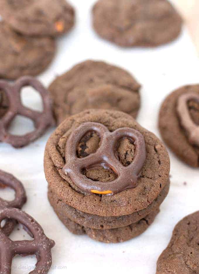 Melt-in-Your-Mouth-Chocolate-Dipped-Pretzel-Cookies