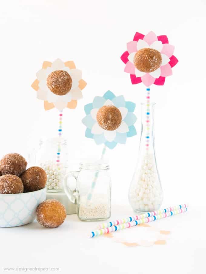 These donut hole flower pops are easy to make, kid-friendly, and the perfect addition to your Spring party or Mother's Day brunch!
