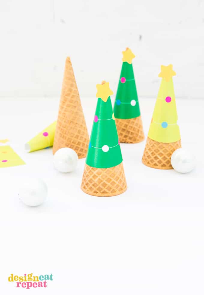 Who says you can't serve ice cream at Christmas?! Dress up your holiday dessert table with these FREE Printable Christmas Tree Ice Cream Cone Wrappers!