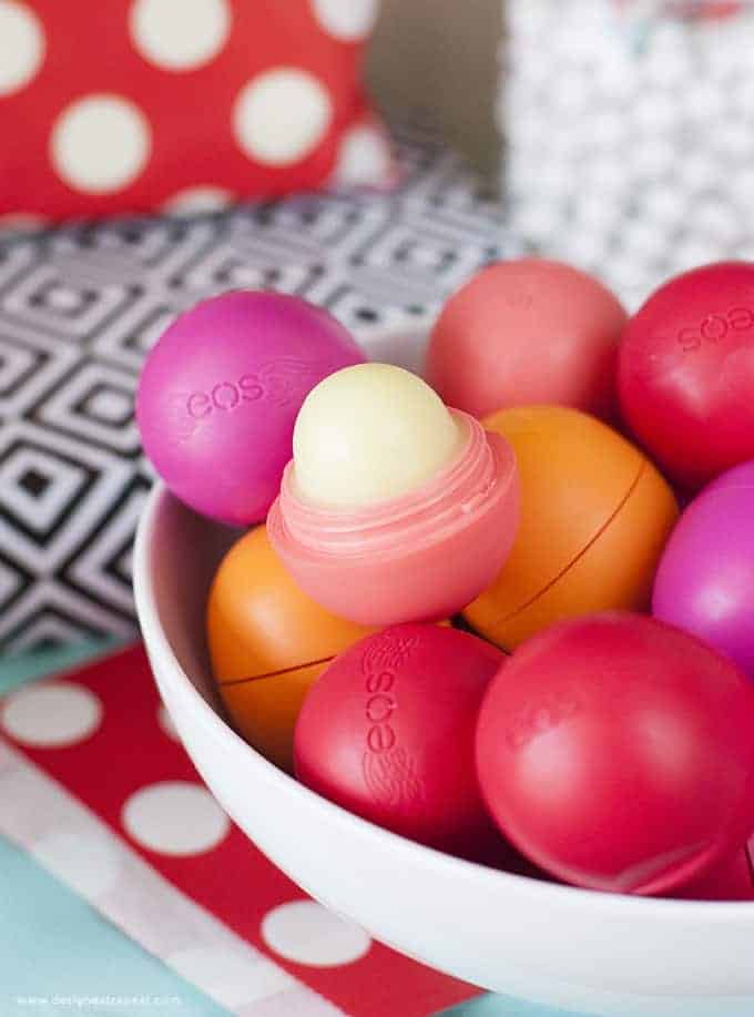 Send your guests away in color with these Holiday Party Favors using EOS Lip Balm!