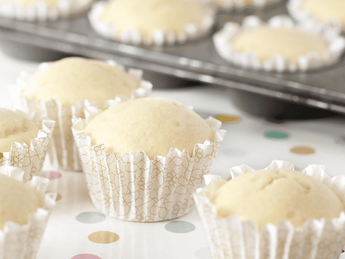 white wedding cupcakes