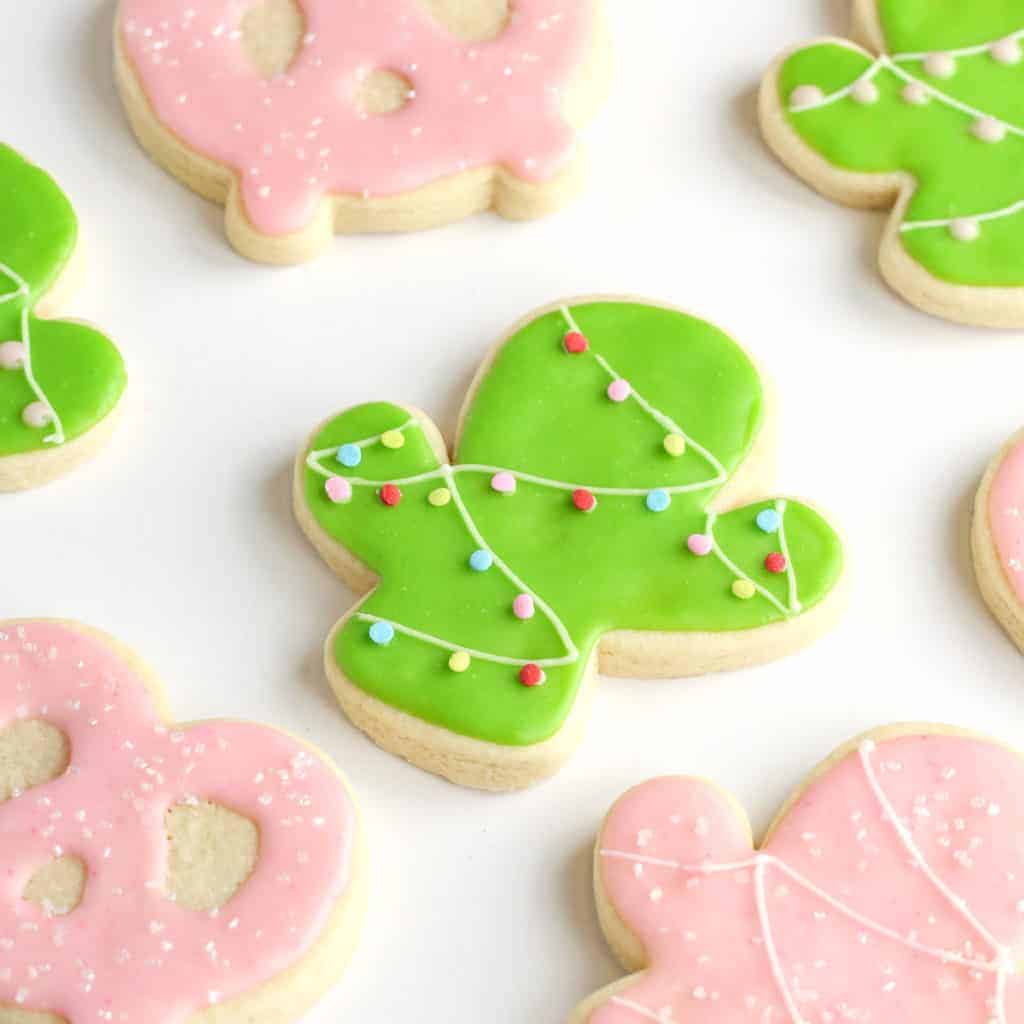 Christmas cactus sugar cookie - a favorite Christmas cookie recipe