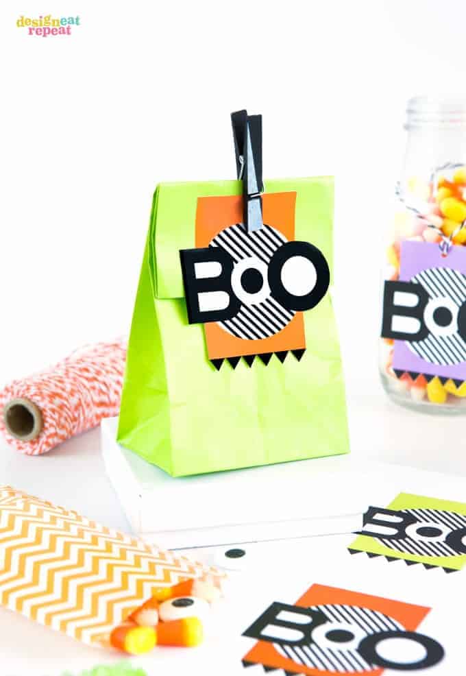 Need a last minute halloween treat idea? Attach these printable halloween gift tags to treat bags for a easy no-fuss gift!