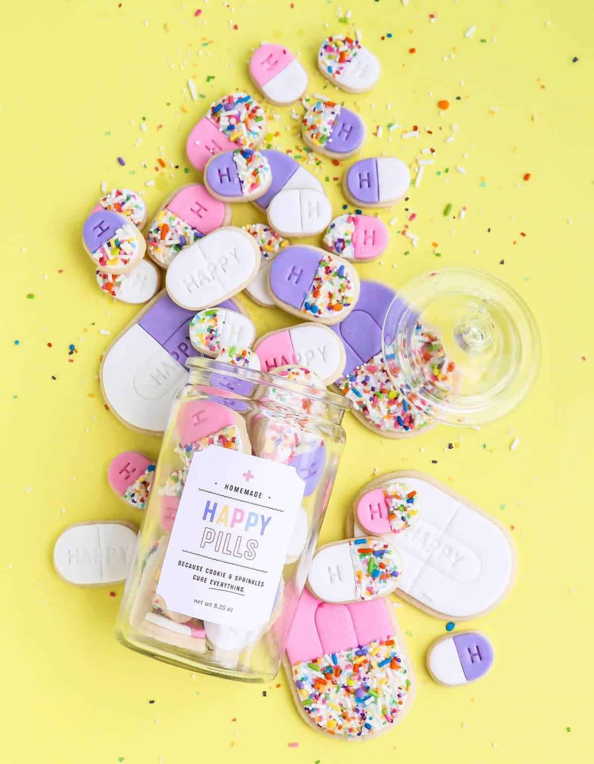 Make these adorable Happy Pill cookie jars using the free printable cookie label and gift to friends and family for a fun (and delicious) pick-me-up!