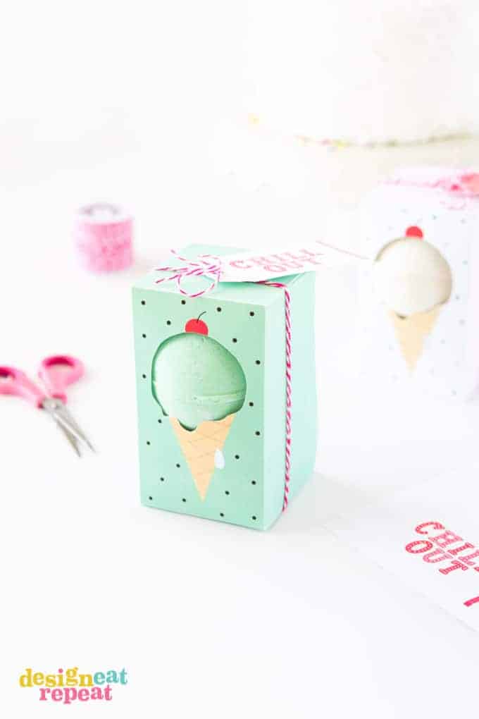 Gift bath bombs in these adorable ice cream themed "Chill Out" bath bomb gift boxes! Free to download at Design Eat Repeat!